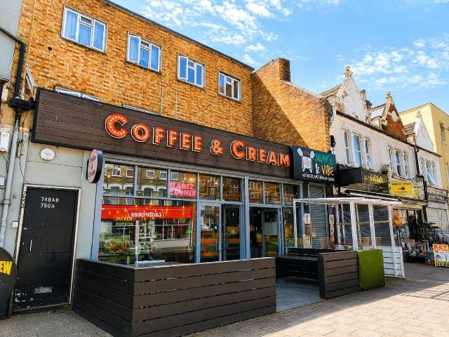 Apartment for rent in Manor Park, Greater London