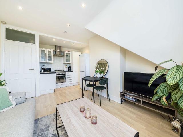 Apartment for rent in Tulse Hill, Greater London