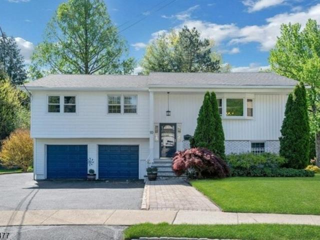 House for sale in Springfield, New Jersey