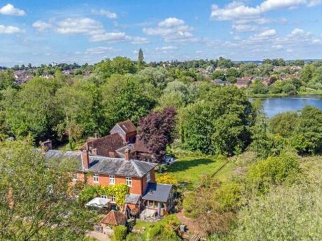 House for sale in Barton Stacey, Hampshire