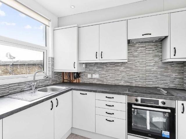 Apartment for rent in Furzedown, Greater London