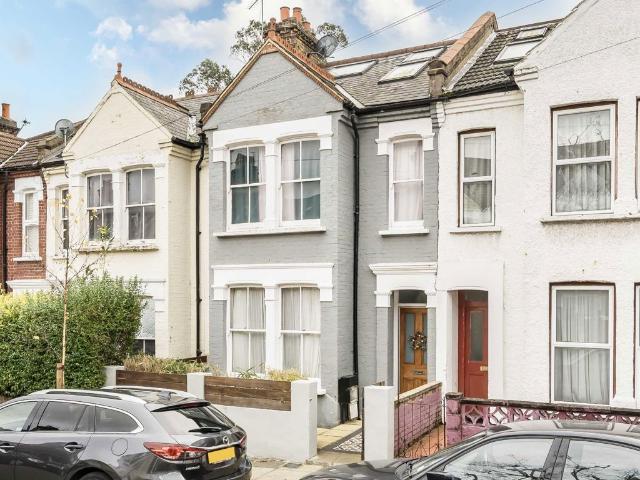 Apartment for rent in Furzedown, Greater London