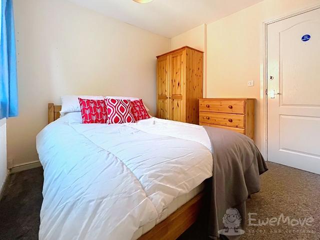 Room for rent in St John's, Worcestershire