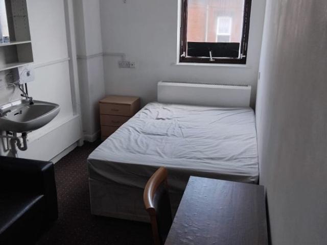Apartment for rent in Woodhouse, West Yorkshire