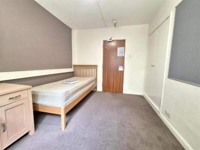 House for rent in Newtown, Reading
