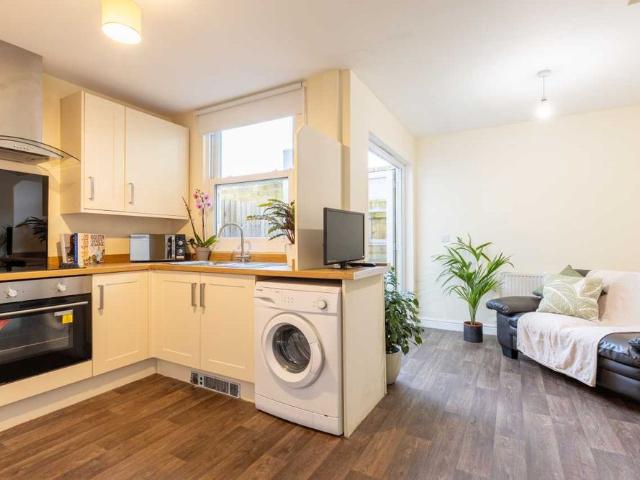 Room for rent in Golden Valley, Gloucestershire