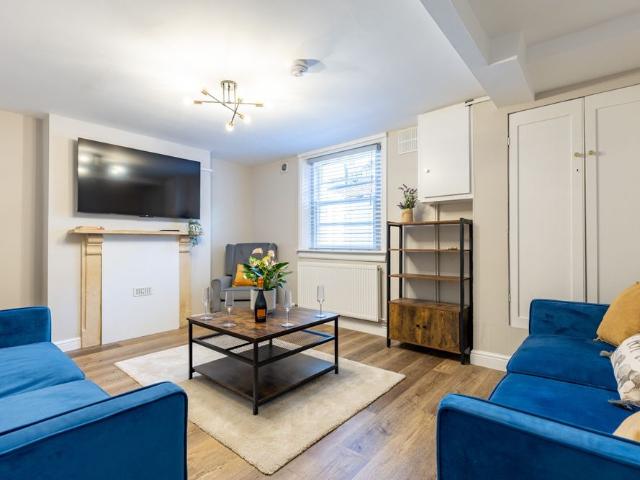 Room for rent in Golden Valley, Gloucestershire