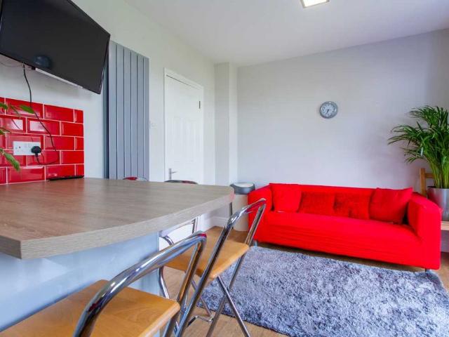 Room for rent in Ewens Farm, Golden Valley