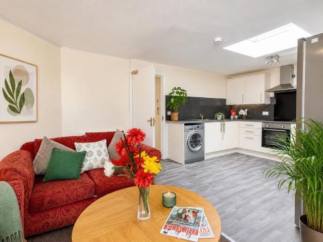 Room for rent in Golden Valley, Gloucestershire