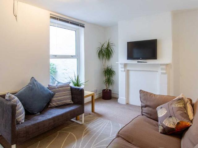 Room for rent in Golden Valley, Gloucestershire