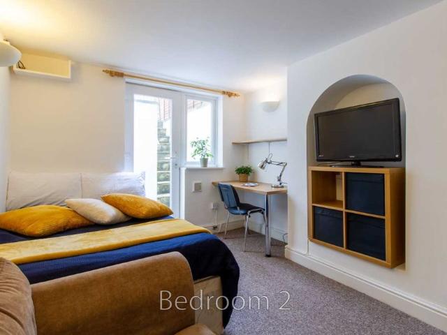Room for rent in Golden Valley, Gloucestershire