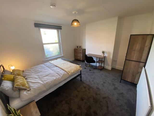 Room for rent in Staniland, Boston
