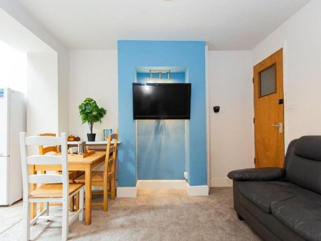 House for rent in Compton Acres, Barton In Fabis