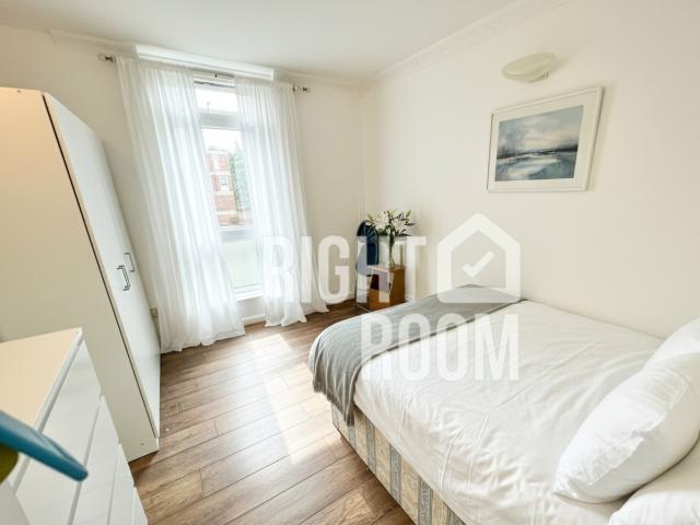 Room for rent in Chapel End, Highams Park
