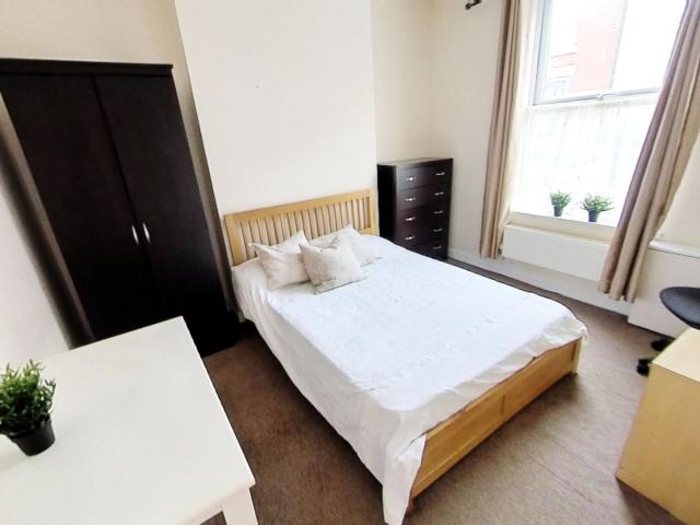 Room for rent in Northgate Village, Two Mills