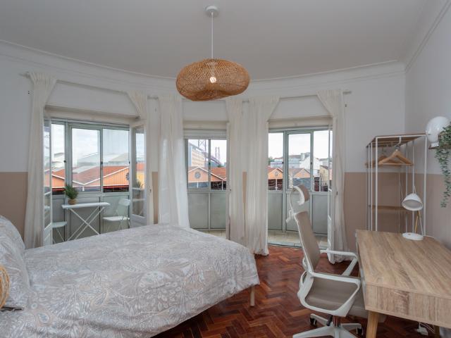 Quarto alugar em Santo Amaro, Lisboa