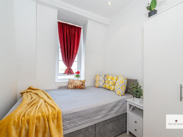 Room for rent in Bayswater, Greater London