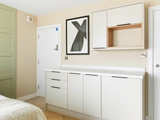 Studio for rent in Caldermill, East Midlands