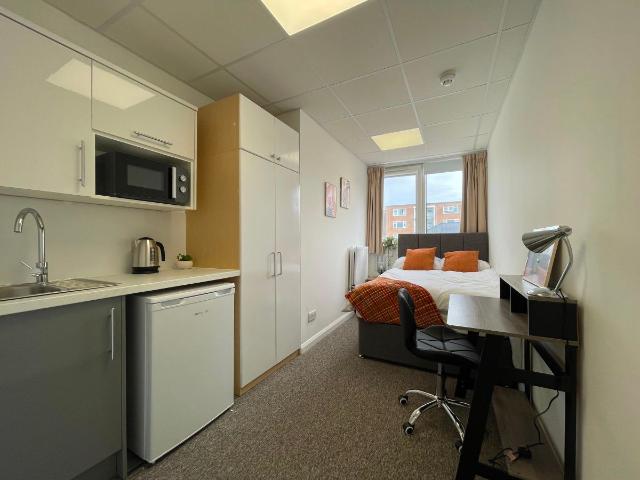 Studio for rent in Brunswick