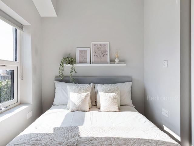 Apartment for rent in College Park, Greater London