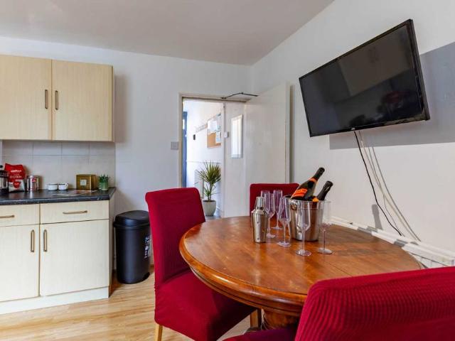Room for rent in Golden Valley, Gloucestershire