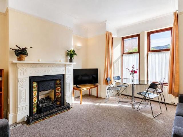 Room for rent in Ewens Farm, Golden Valley