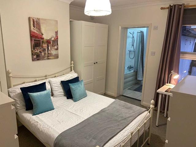 Room for rent in Guildford Park, Guildford