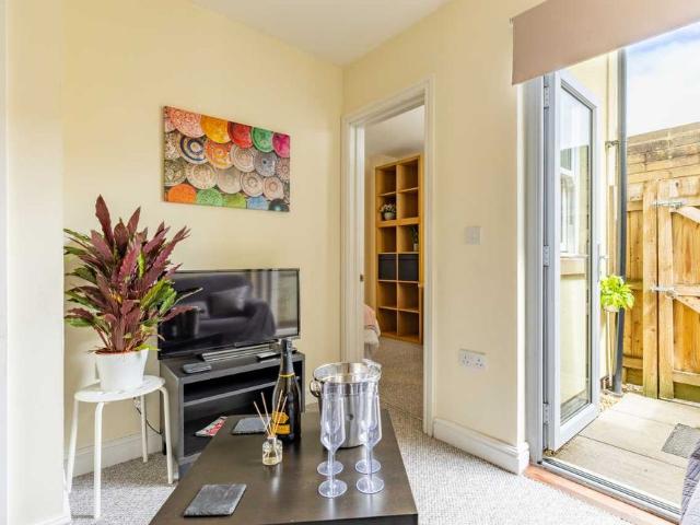 Room for rent in Golden Valley, Gloucestershire