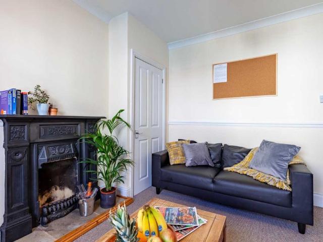 Room for rent in Golden Valley, Gloucestershire