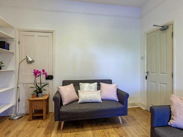 Room for rent in Marle Hill, Cheltenham