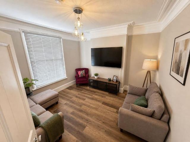 Room for rent in Golden Valley, Gloucestershire