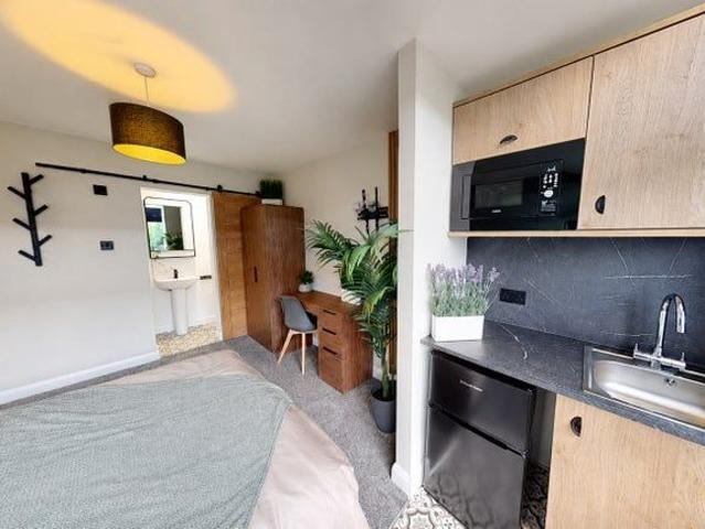 Room for rent in Burnedge, Greater Manchester