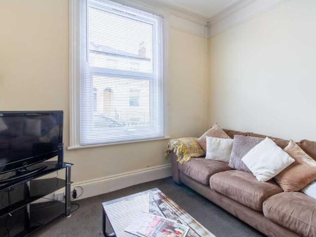 Room for rent in Golden Valley, Gloucestershire