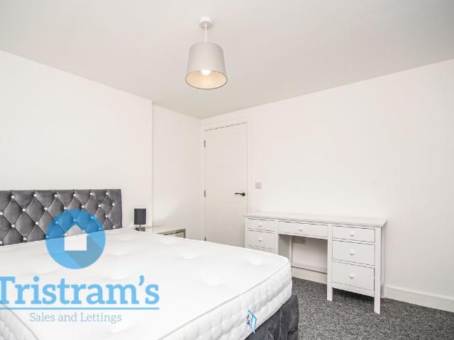 Room for rent in Lenton Abbey, Haddon