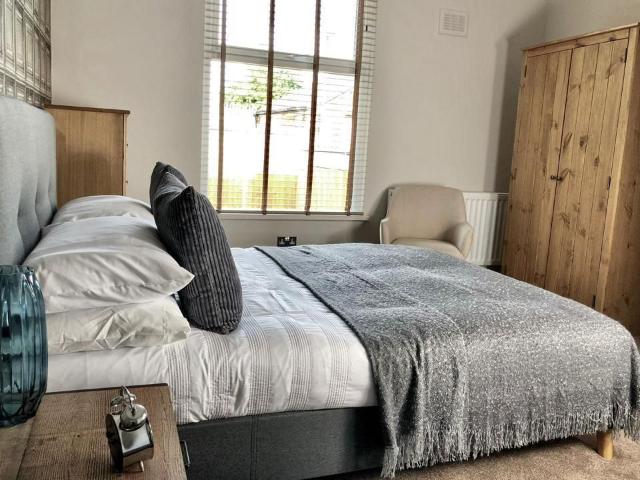 Room for rent in Stoneycroft, Calderstones