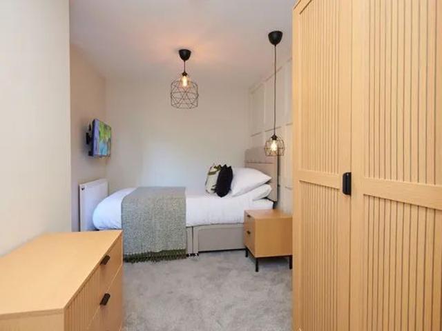 Studio for rent in Caldermill, East Midlands