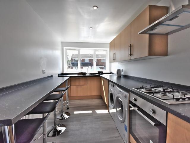 Room for rent in Clifford Park, West Midlands