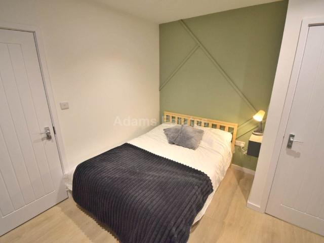 Room for rent in Newtown, Reading
