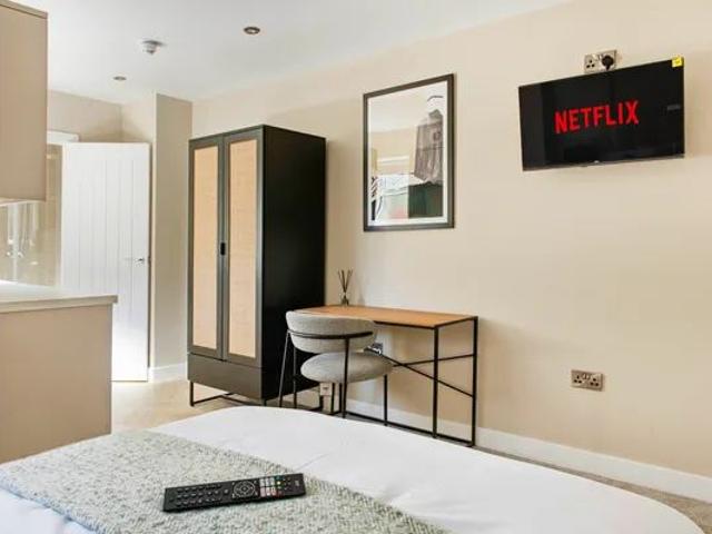 Studio for rent in Caldermill, East Midlands
