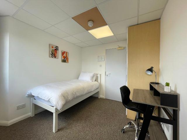Studio for rent in Brunswick