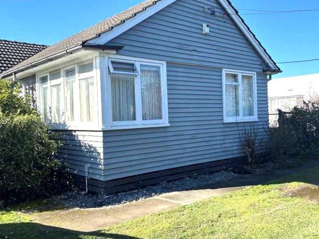 Apartment for rent in Chaslands, Canterbury