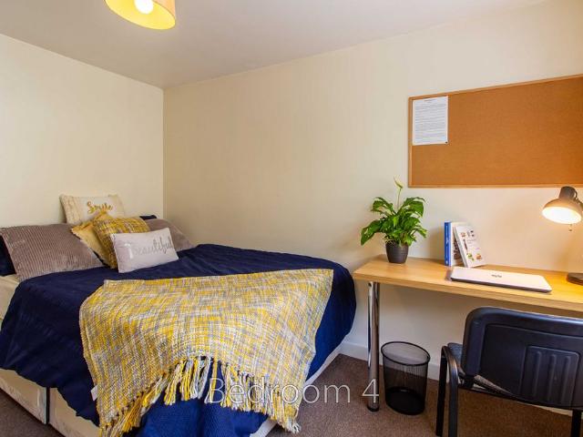 Room for rent in Golden Valley, Gloucestershire