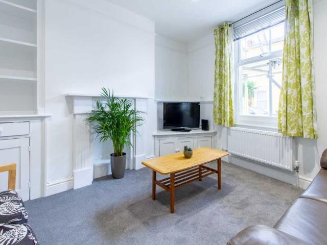 Room for rent in Golden Valley, Gloucestershire