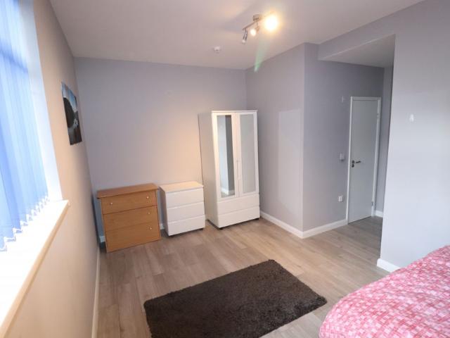 Room for rent in Hollins, Bury