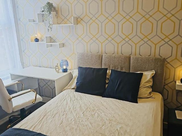 House for rent in Calderstones