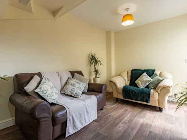 Room for rent in Golden Valley, Gloucestershire