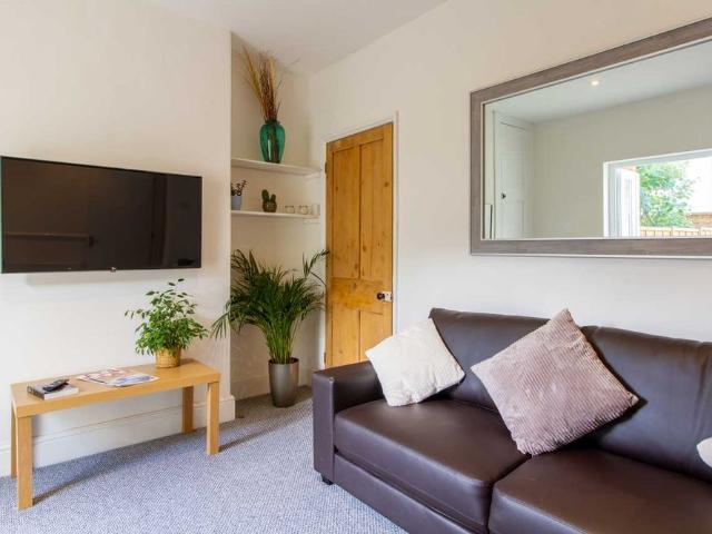 Room for rent in Golden Valley, Gloucestershire