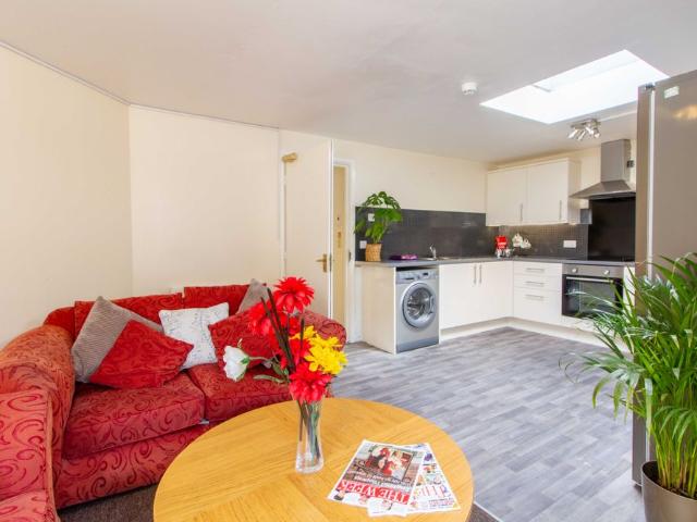 Room for rent in Golden Valley, Gloucestershire