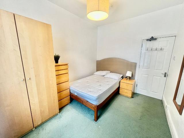 Room for rent in Chapelfields, West Midlands