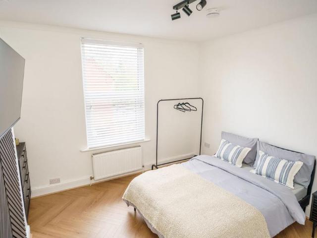House for rent in Calderstones